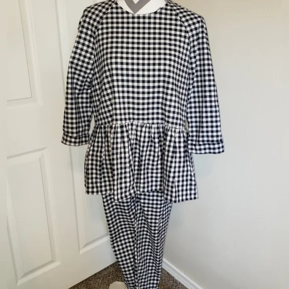 Victoria Beckham top and pant set. - Picture 2 of 6